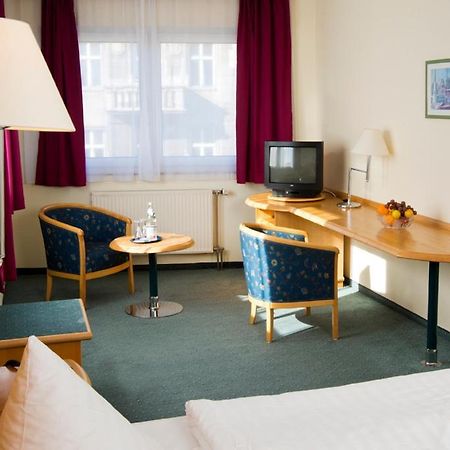 Hotel Berlin - Greenline Hotel Zossen Buitenkant foto
