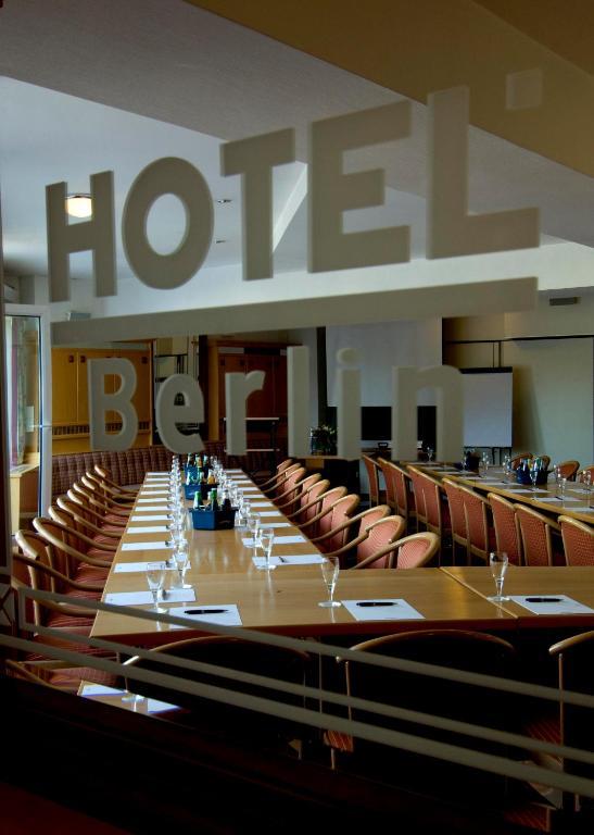 Hotel Berlin - Greenline Hotel Zossen Buitenkant foto