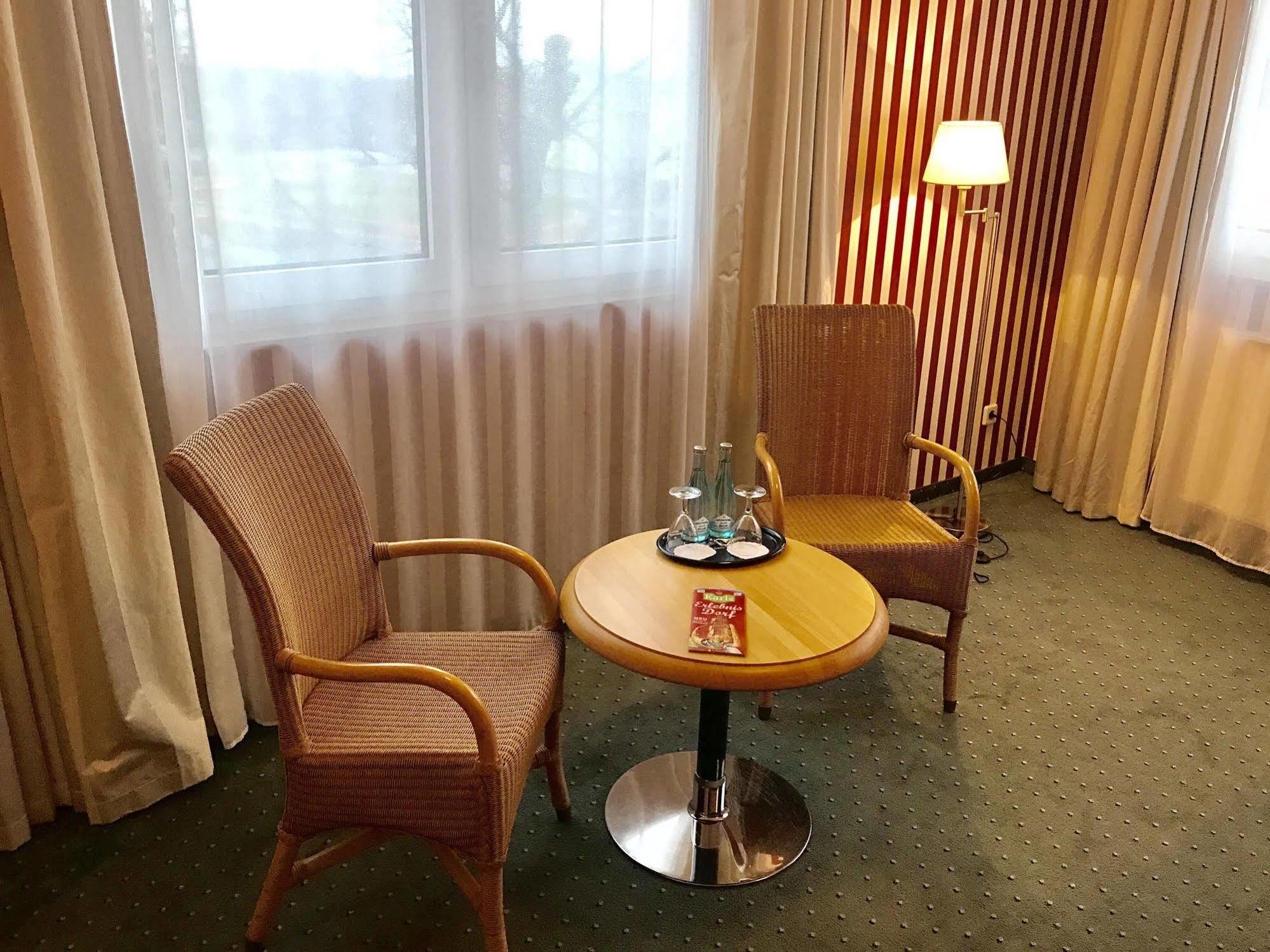 Hotel Berlin - Greenline Hotel Zossen Buitenkant foto